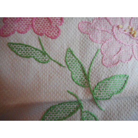 Vintage hand embroidered floral Pink Lace Dresser scarf doily placemat runner #2 - Picture 4 of 6